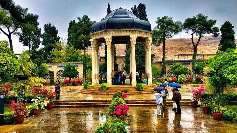 Fars mədəniyyətini sevənlərin görüş yeri olan Hafizin məzarı